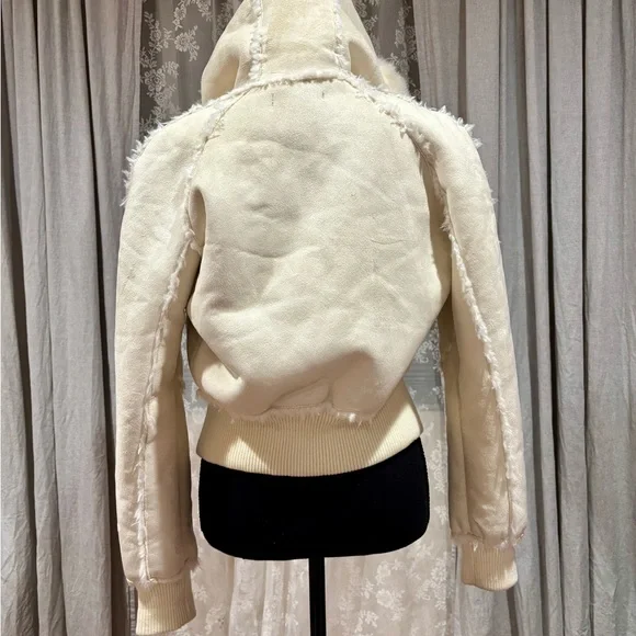 Bebe Women's Cream Jacket
Size S Excellent Condition - Picture 3 of 7
